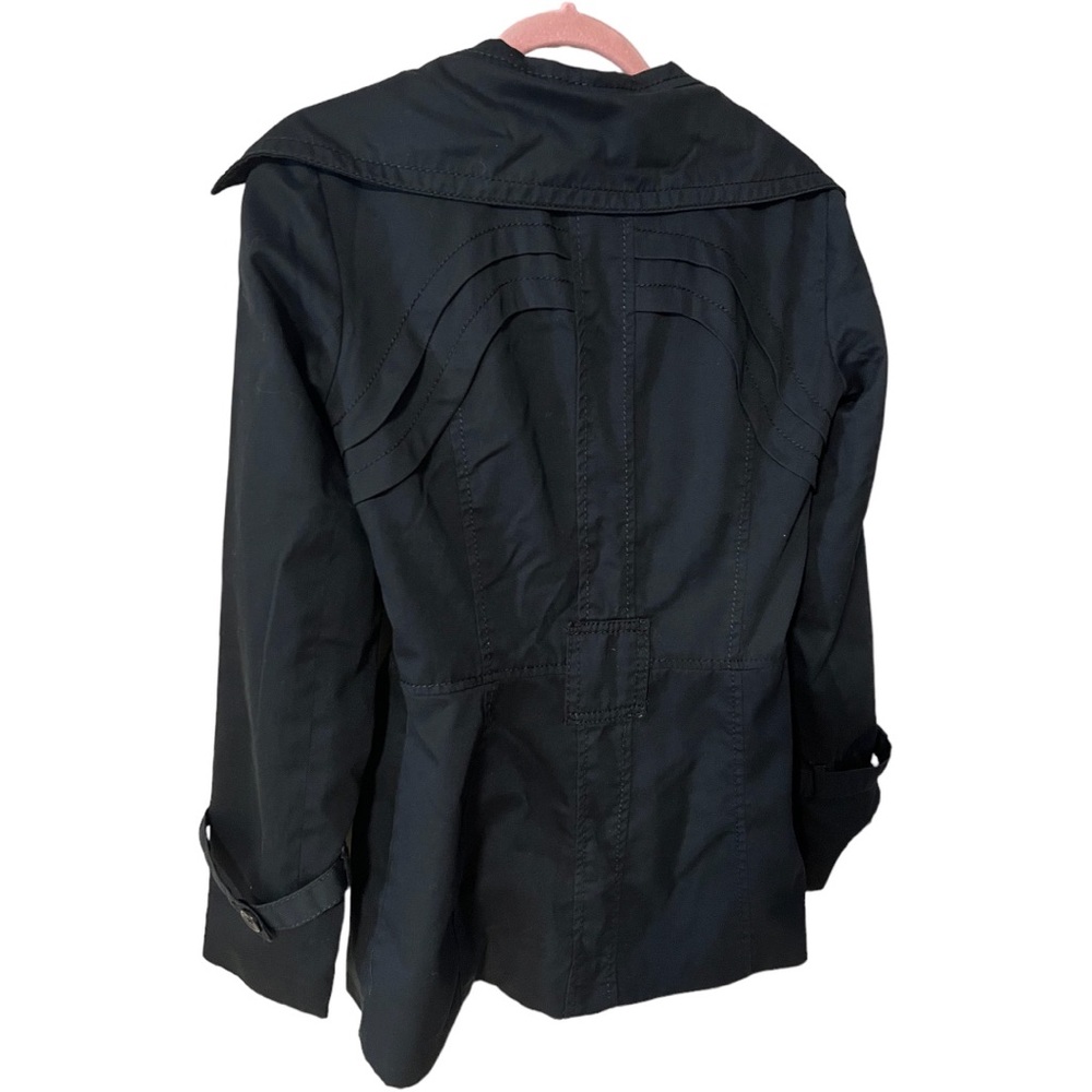 A Vero Moda jacket in size medium - Picture 6 of 6